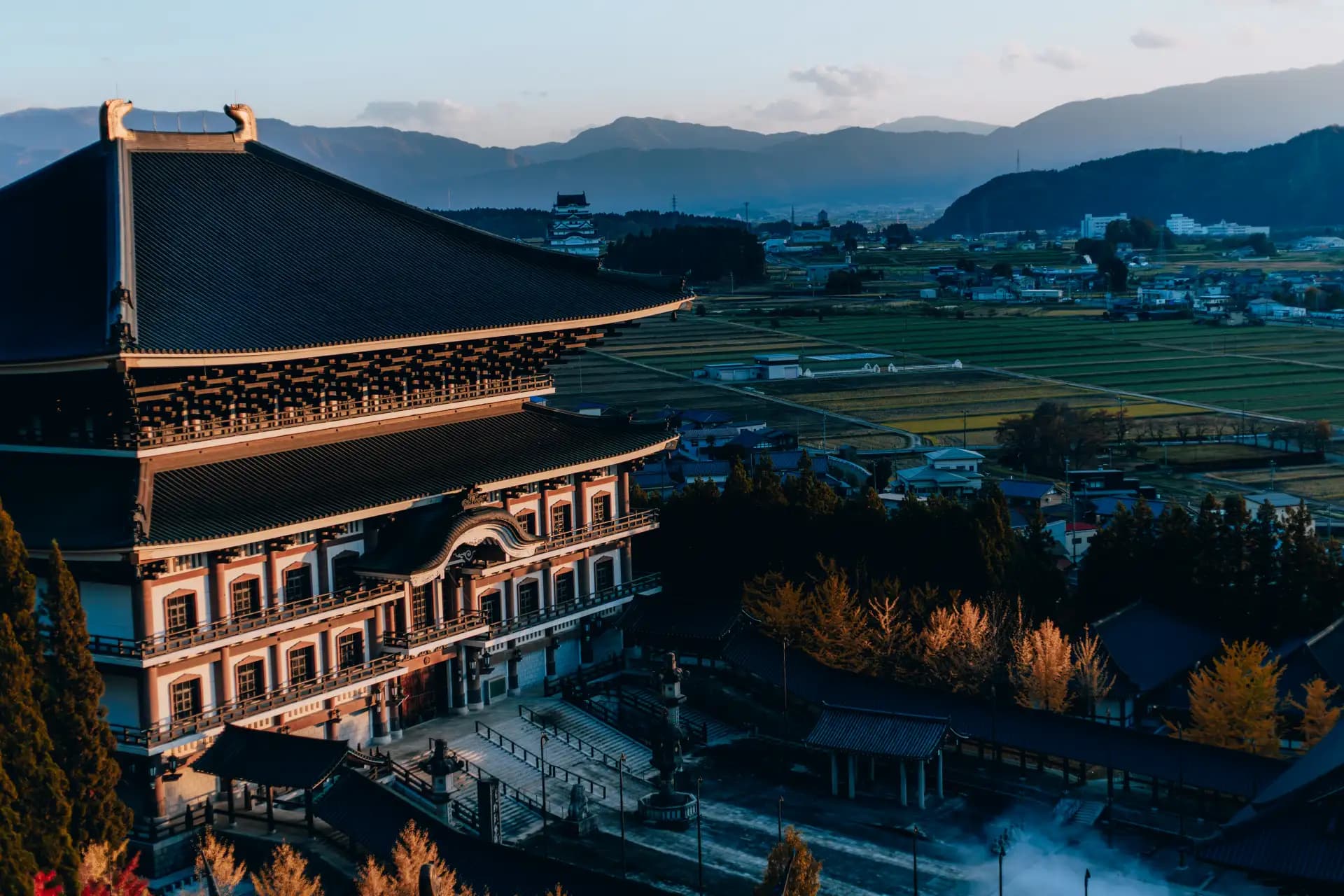 Daishiyama Seidai tempel omgeven door natuur in Japan